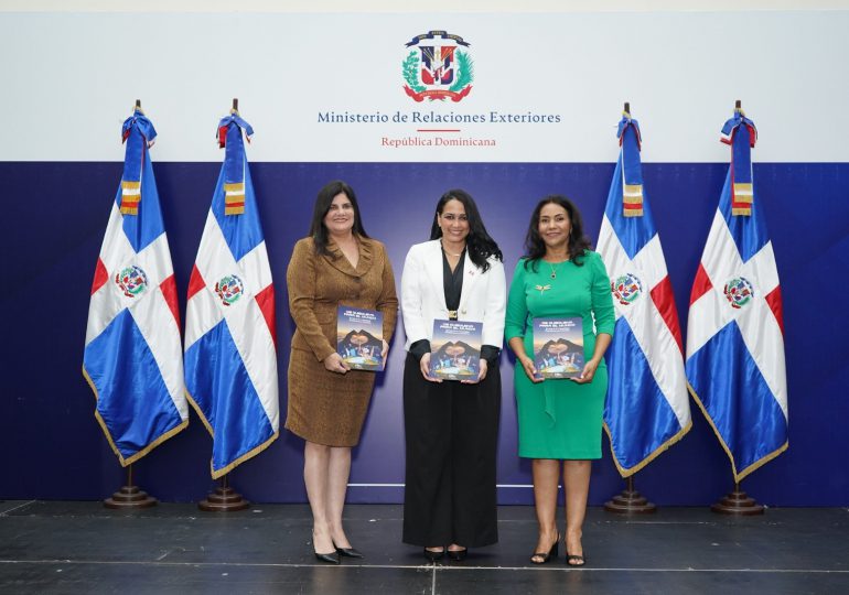 Index garrocha la cuarta impresión de «De Quisqueya para El Mundo» para celebrar la identidad dominicana en el extranjero