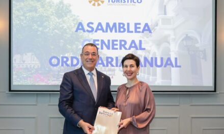 Juan Manuel Martín de Oliva renombrado presidente de Santo Domingo Tourism Cluster