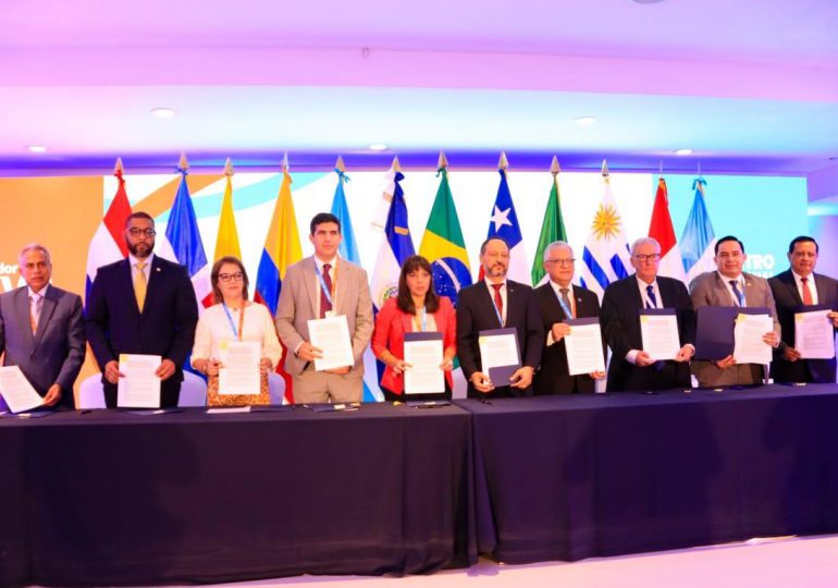 La aranceles dominicana y salvadoreña firma el acuerdo para impulsar el comercio