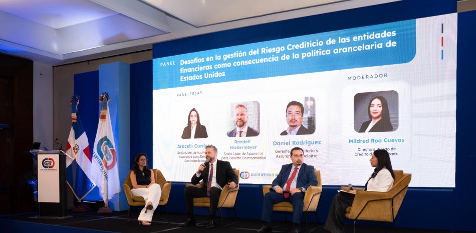 Los expertos debaten el impacto de la política arancelaria estadounidense en la República Dominicana.