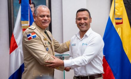 Los ministros de defensa dominicanos y colombianos fortalecen la cooperación de seguridad regional