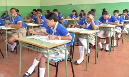 Más de 1.3 millones de niñas abandonaron la escuela en la República Dominicana entre 2021 y 2023