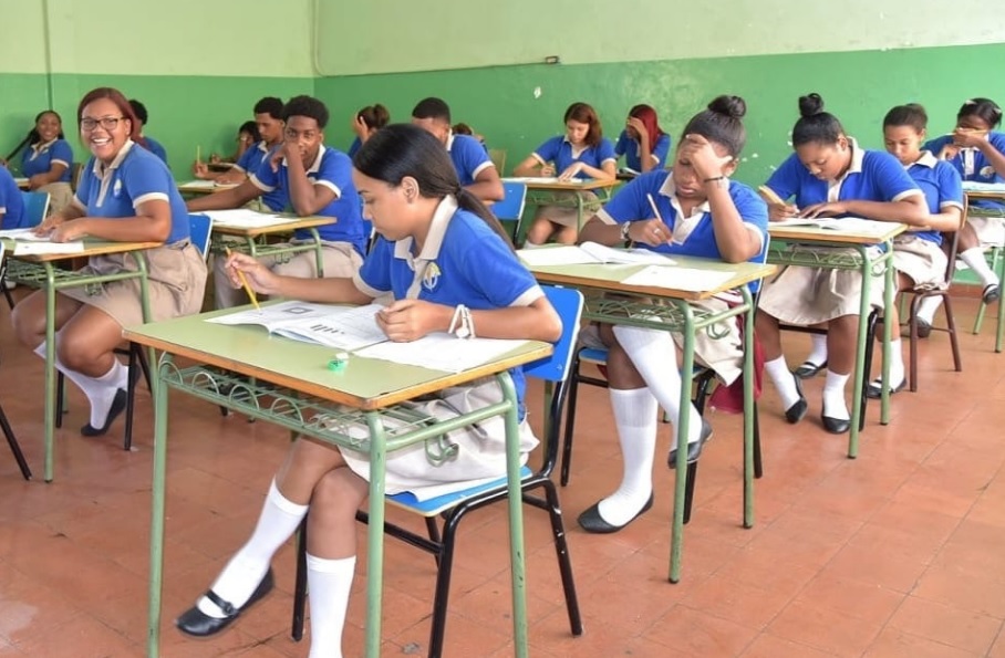 Más de 1.3 millones de niñas abandonaron la escuela en la República Dominicana entre 2021 y 2023