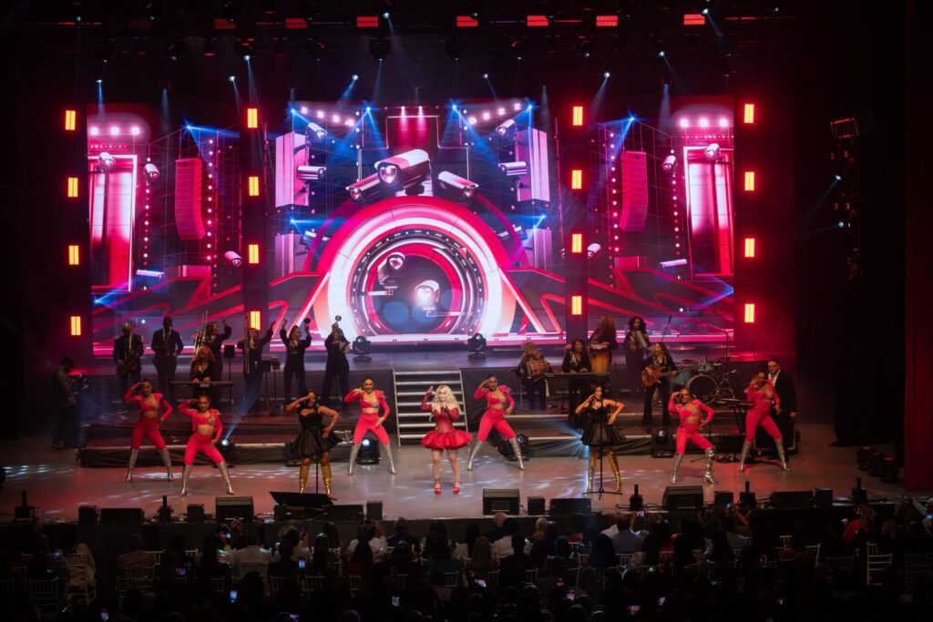 Miriam Cruz Dazzling en el gran teatro del Cibao con 