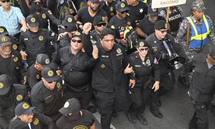 Orden Dominicana Antigua Marcha al Congreso contra permisos de trabajo para migrantes indocumentados