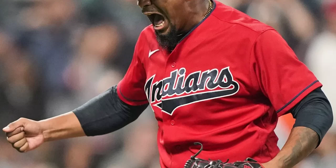 Caso Emmanuel Clase revive comparaciones con Shohei Ohtani