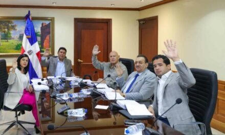 Senado para redactar leyes especiales para regular a los trabajadores de Uber