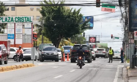 Tarifa de remolque para estacionamiento ilegal en Santo Domingo establecido en RD $ 5,000