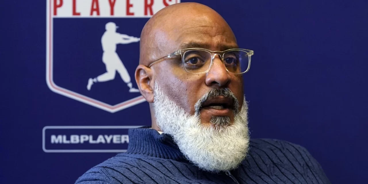 Tony Clark planea renunciar a presidencia de la MLBPA