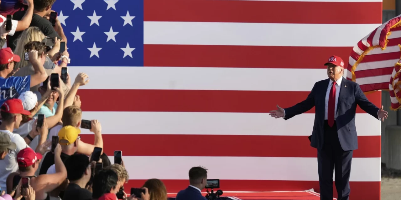 Trump quiere celebrar 250 abriles de independencia con una pelea de UFC en la Casa Blanca