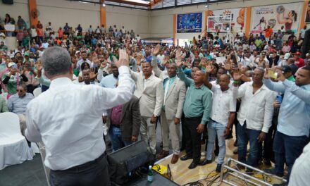 Leonel Surish en el FP a 2 concejales y más líderes de la PLD, PRM y otras organizaciones en San Cristóbal