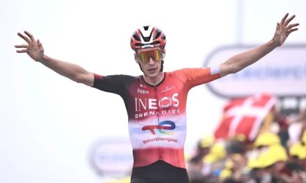 Arensman triunfa en Superbagnères y Pogacar sigue de amarillo