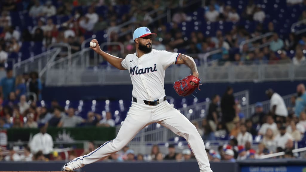 Padres interesados en Sandy Alcántara y considerarían negociar a Dylan Cease, según informes