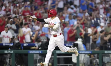 Wheeler domina con 10 ponches y Castellanos conecta HR en blanqueada de Filis sobre Padres