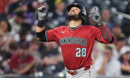 Eugenio Suárez vuelve a descollar con dos jonrones y D-backs barren a los Cardenales