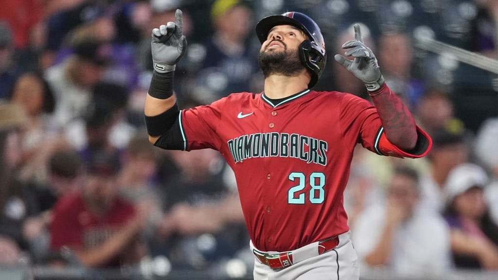 Eugenio Suárez vuelve a descollar con dos jonrones y D-backs barren a los Cardenales