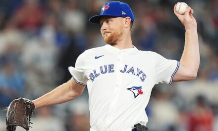 Azulejos aplastan a los Tigres y se colocan como líderes de la Liga Americana