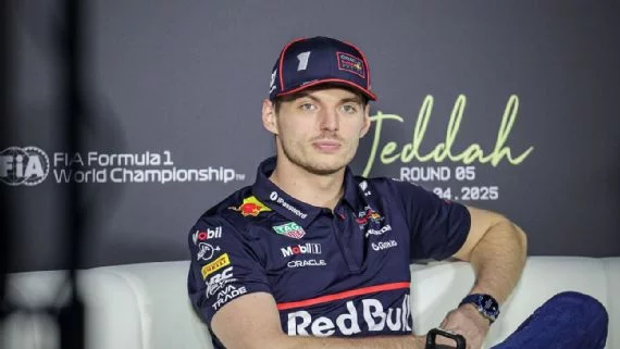 Max Verstappen maldice repetidamente falta de su automóvil