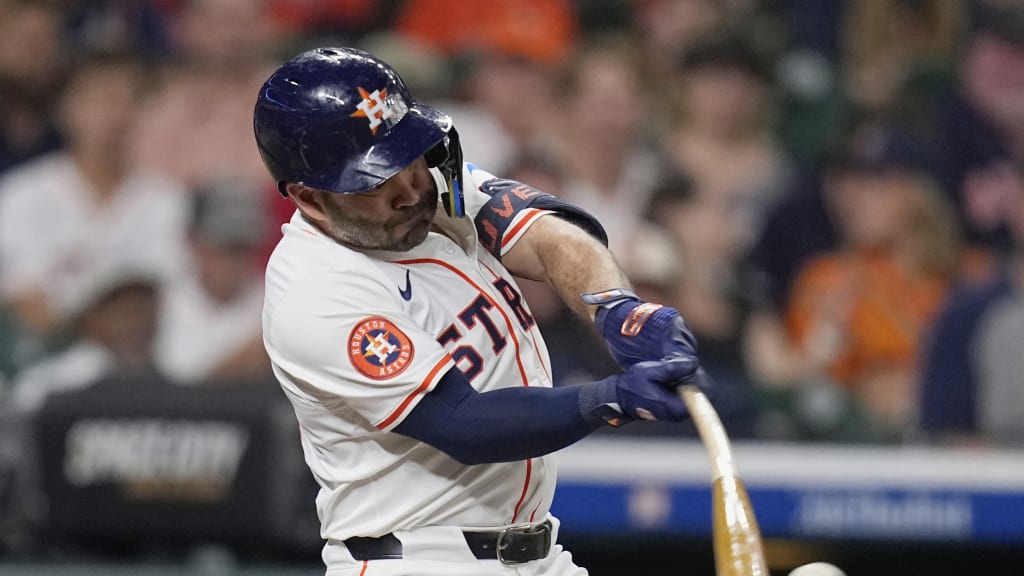 José Altuve supera a Jeff Bagwell y se convierte en el segundo mayor hiteador en la historia de los Astros
