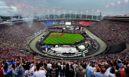 Eli White y Hurston Waldrep impulsan a Bravos a histórica conquista en el Speedway Classic