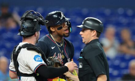 Se vacían las bancas en triunfo de Bravos sobre Marlins tras pelotazo a Ronald Acuña Jr.