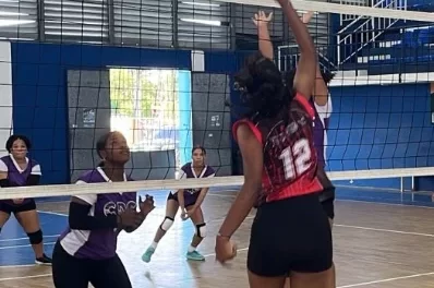Varias Luces y Futuro Voleibol Club vencen