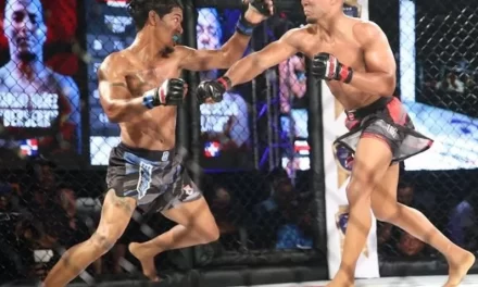 Flash triunfa en el segundo asalto producto de KO