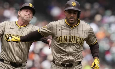 Ramón Laureano se perderá la Serie de Comodines tras fracturarse un dedo