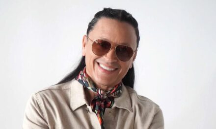 Elvis Crespo dará un concierto esta indeterminación en la casa de Alofoke