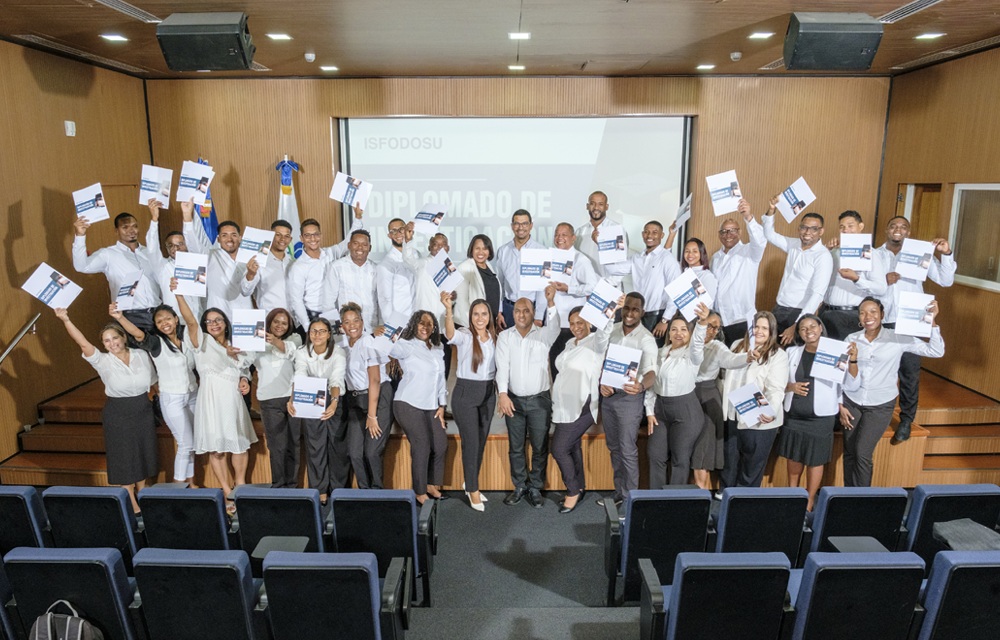 37 Gane Diploma de ISFODOSU en investigación educativa