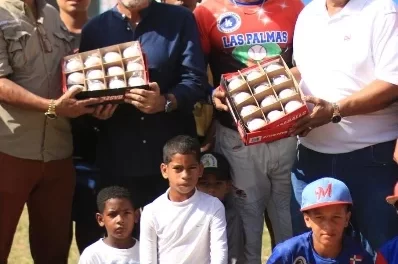 DCNB y MLB entregan play béisbol en Bonao
