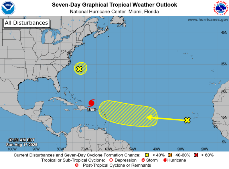 El huracán Erin está a 290 km de Punta Cana, produciendo aguaceros y olas de hasta 10 pies en la República Dominicana.