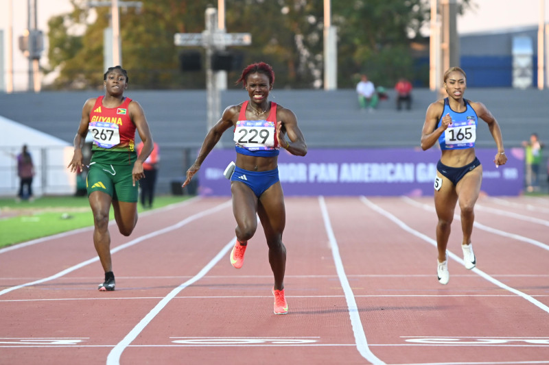 Liranyi Alonso apetito los 200 metros femeninos y rompe récord