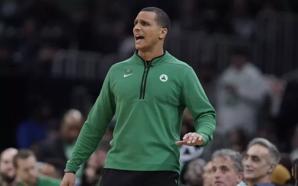 Los Boston Celtics extienden el convenio del monitor Joe Mazzulla