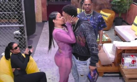 El Sr. Jiménez regresa con su novia a la casa de Alofoke