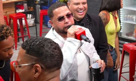 El tempo sorprende con una turista a la casa de Alofoke