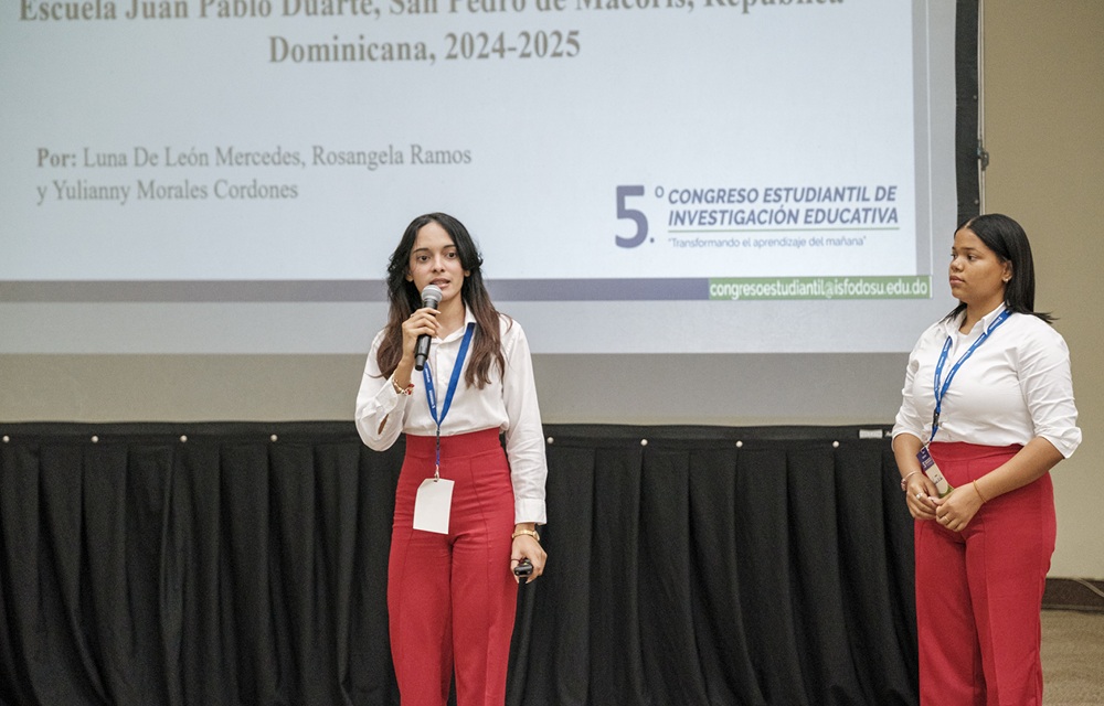 Los estudiantes de ISFODOSU muestran el futuro de la educación en el 5º Congreso de Investigación Científica