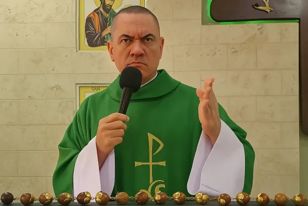 Los estrictos edictos de regreso a la escuela del sacerdote hacen calor sobre las realidades del clase