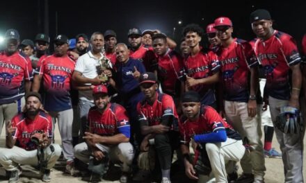 Domingo Guzmán campeón División Norte softbol del DN