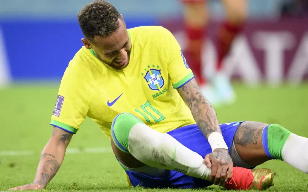 Neymar sufre un edema muscular y es duda en la convocatoria de Ancelotti
