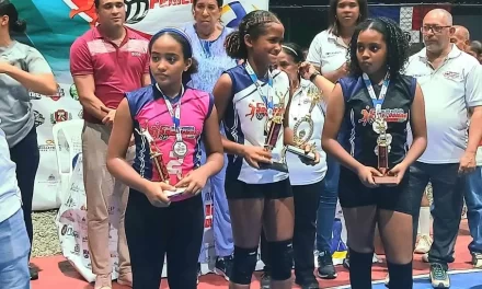 Villa Carmen vibra al superar torneo balonvolea