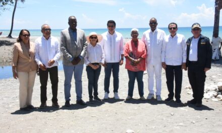 El ministro de turismo aguijada una gran renovación de Playa Linda en Nizao