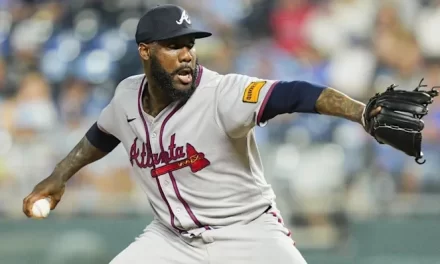 Astros firman a Enyel de los Santos y los Cardenales reclaman a Jorge Alcalá