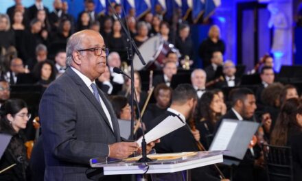 Ex presidente e historiador re-grabación del himno doméstico dominicano