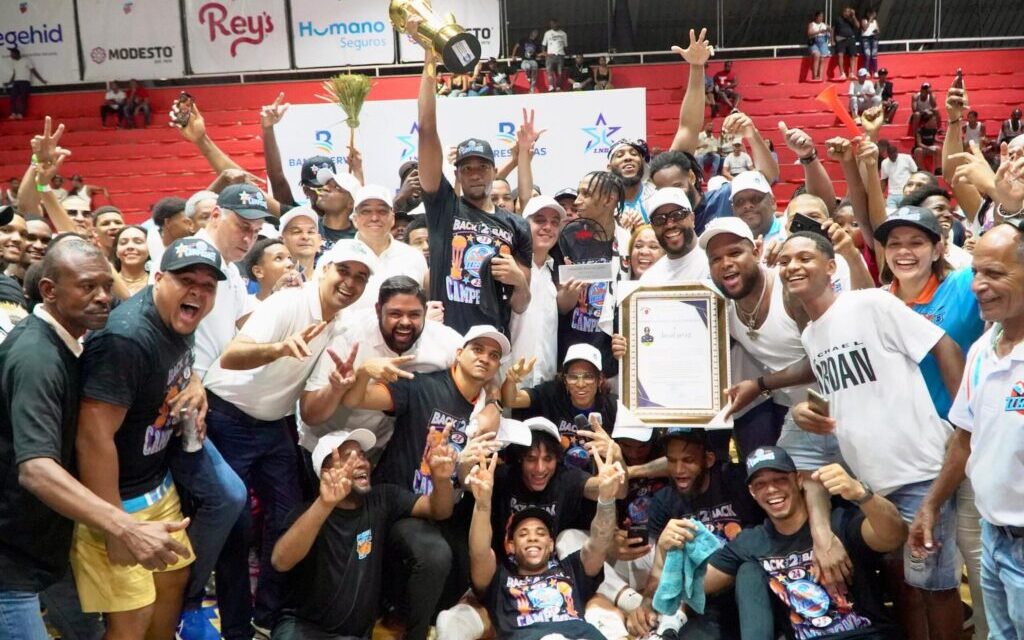 Titanes del Sur logran bicampeonato con barrida frente a Metros