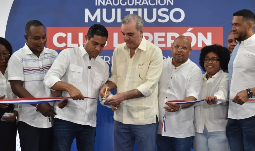 Presidente Abinader y ministro Kelvin Cruz entregan Multiuso Club Luperón