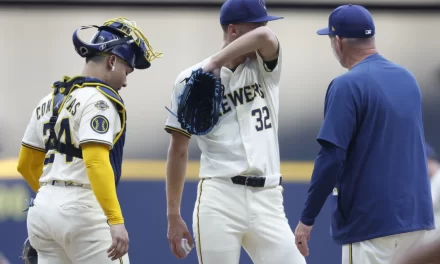 El novato de los Cerveceros, Jacob Misiorowski, fue colocado en la directorio de lesionados 