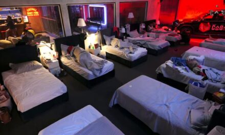 Las cosas se salen de control en la «casa de Alofoke»