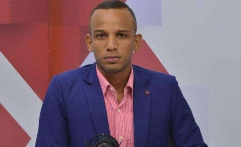 La policía investiga posibles violaciones de los derechos en el arresto de Edward Ramírez