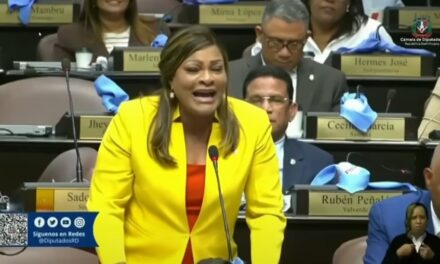 Los comentarios adjuntos de Altagracia de Los Santos exponen el control de la iglesia en el Congreso Dominicano
